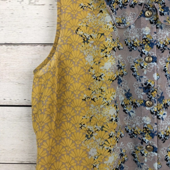 Cabi #5331 50/50 Sleeveless Button Floral Blouse - Picture 5 of 6